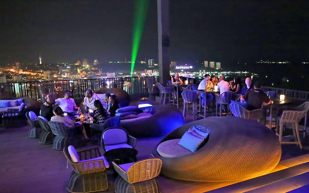 horizon-rooftop-bar-nightlife-in-pattaya