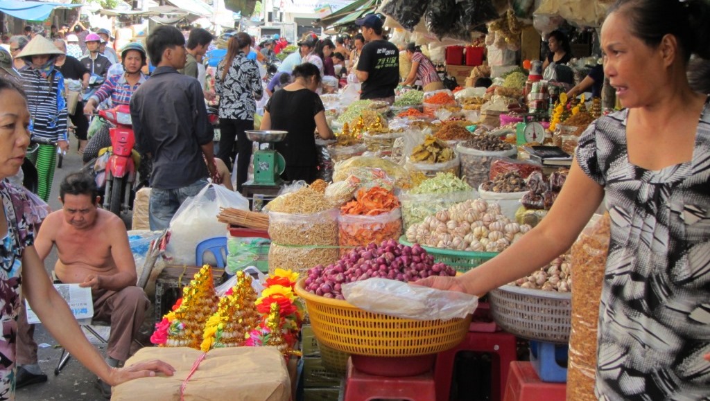 5-must-go-traditional-market-in-saigon