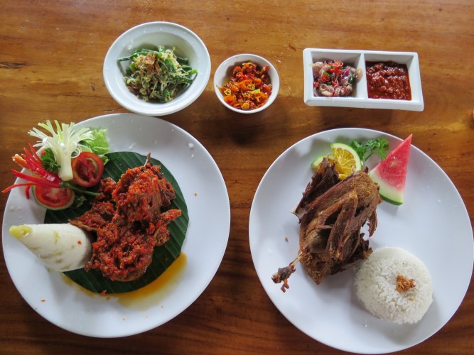 10-foods-you-must-try-for-the-first-time-traveling-in-bali-6