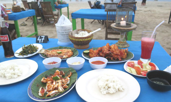 Warming meal with BBQ seafood in beach is wonderful.