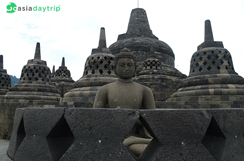 Borobuhur is one of the most beautiful temple complexes in Southeast Asia.