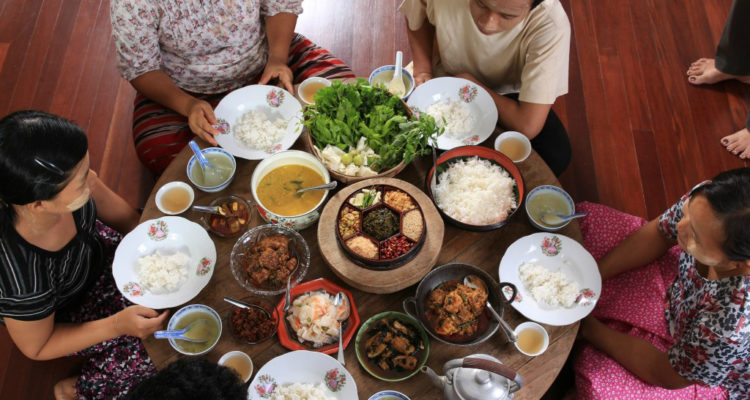 A meal of Burma people