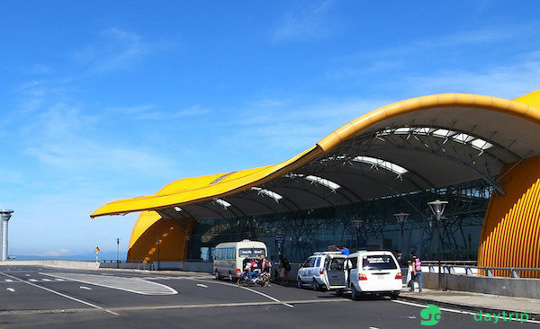 Taxi and bus in Lien Khuong airport