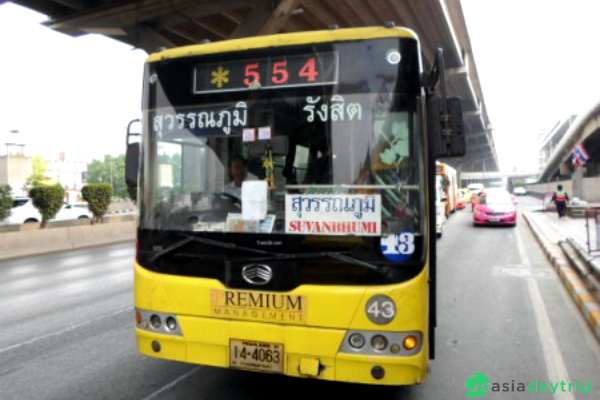 Bus 554 connects 2 airports