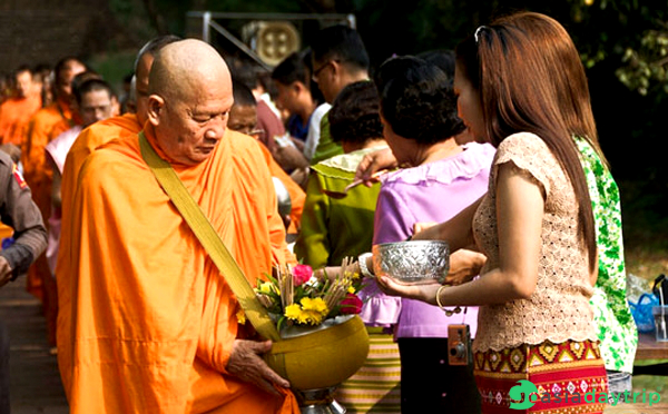 Women are not allowed to give directly to the monks