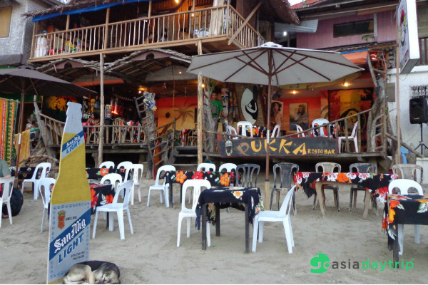 Pukka bar near beach