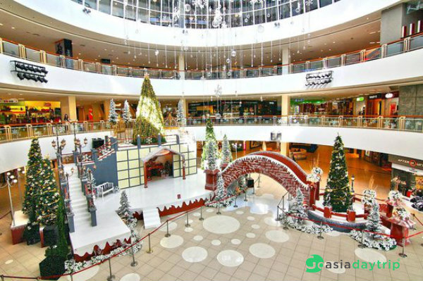Queensbay Mall at Christmas