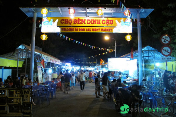 Dinh Cau is the famous night market in Phu Quoc
