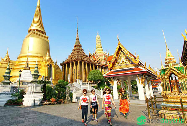 Dress politely when visiting temples and pagodas if you dont want to force to go out.