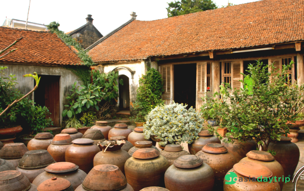 An ancient house in Duong Lam