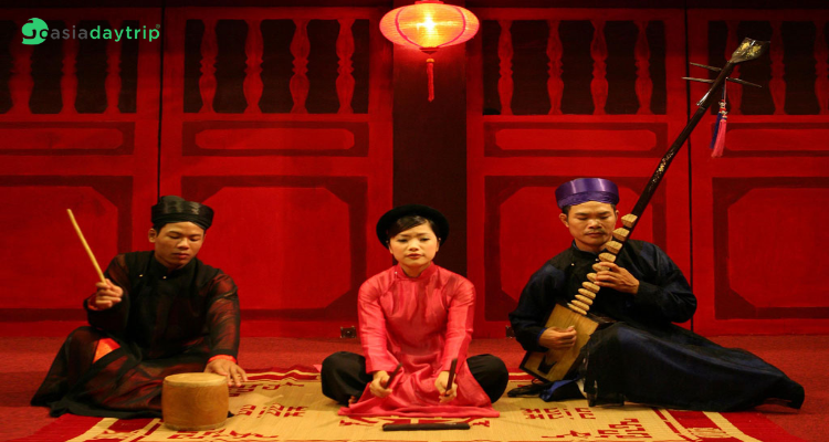 Ca tru singing at Bach Ma Temple - Hang Buom Street