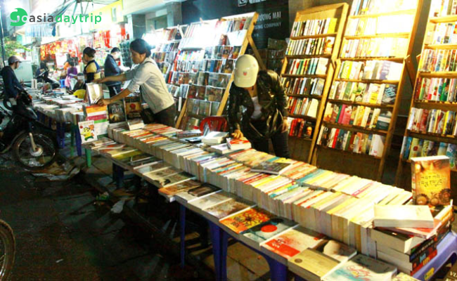 Dinh Le Book Street