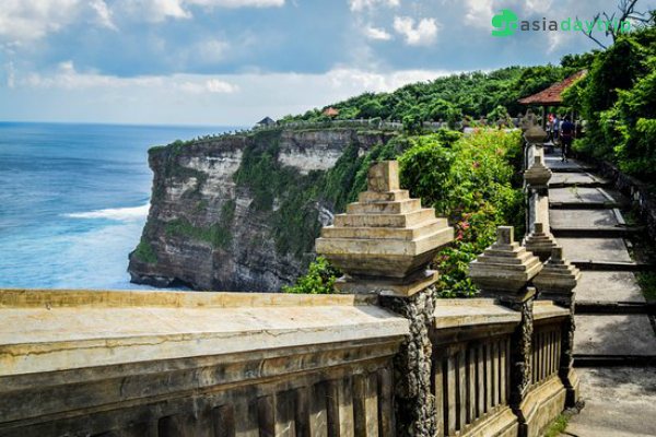 The breathtaking view from Uluwatu Temple