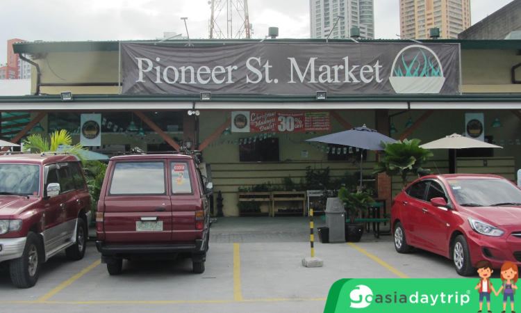 Pioneer Street Market - Top 5 night markets in Metro Manila 