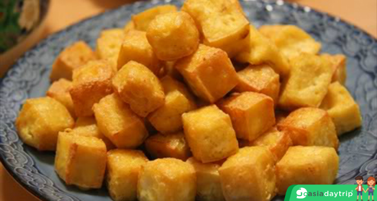 Tofu is fried deeply into oil until the surface turns to yellow color