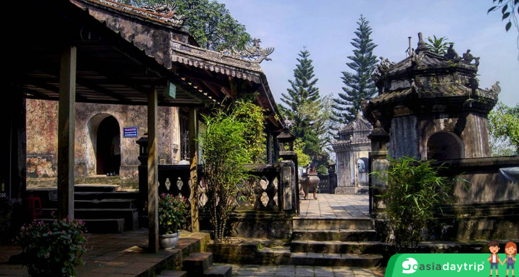 Hon Chen Temple- Things to do in Hue