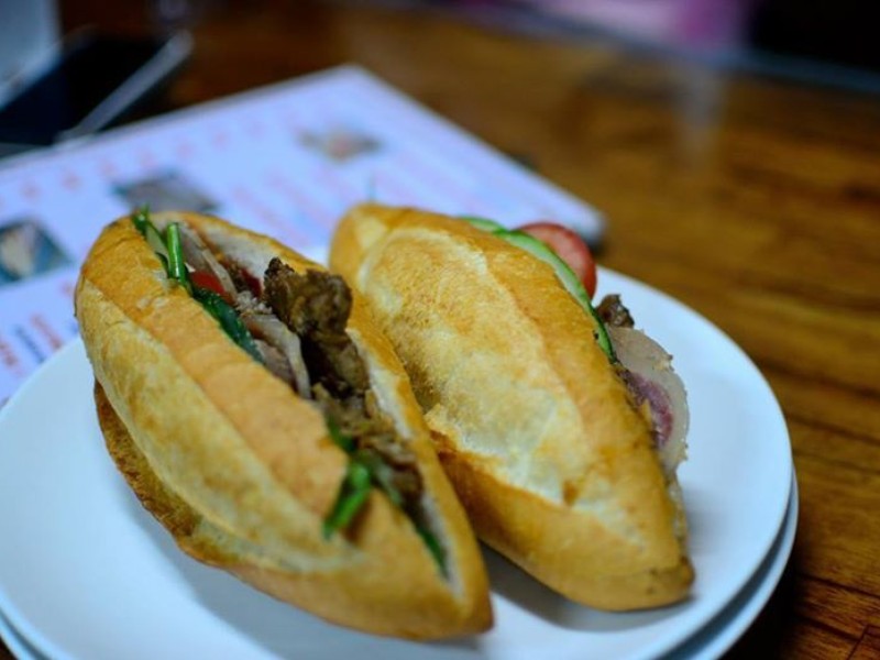Banh mi ( Vietnamese bread ) to eat in Hoi An
