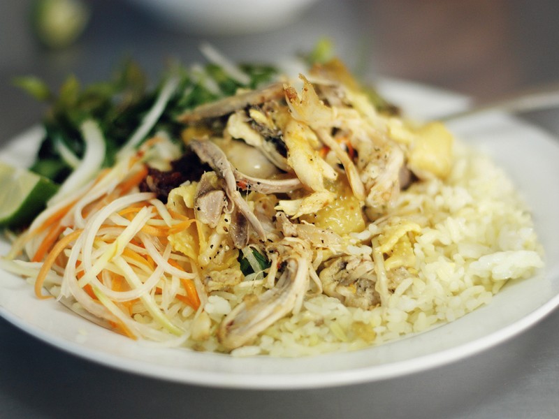 Com ga ( Vietnamese rice and chicken ) to eat in Hoi An