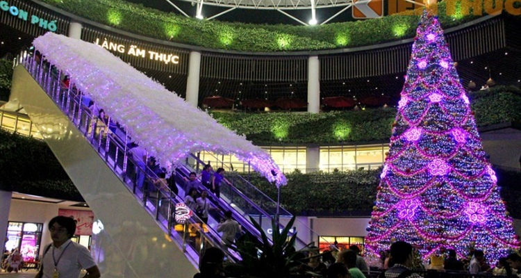 christmas places in hanoi