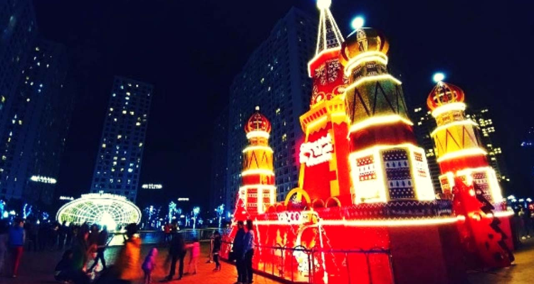 christmas places in hanoi